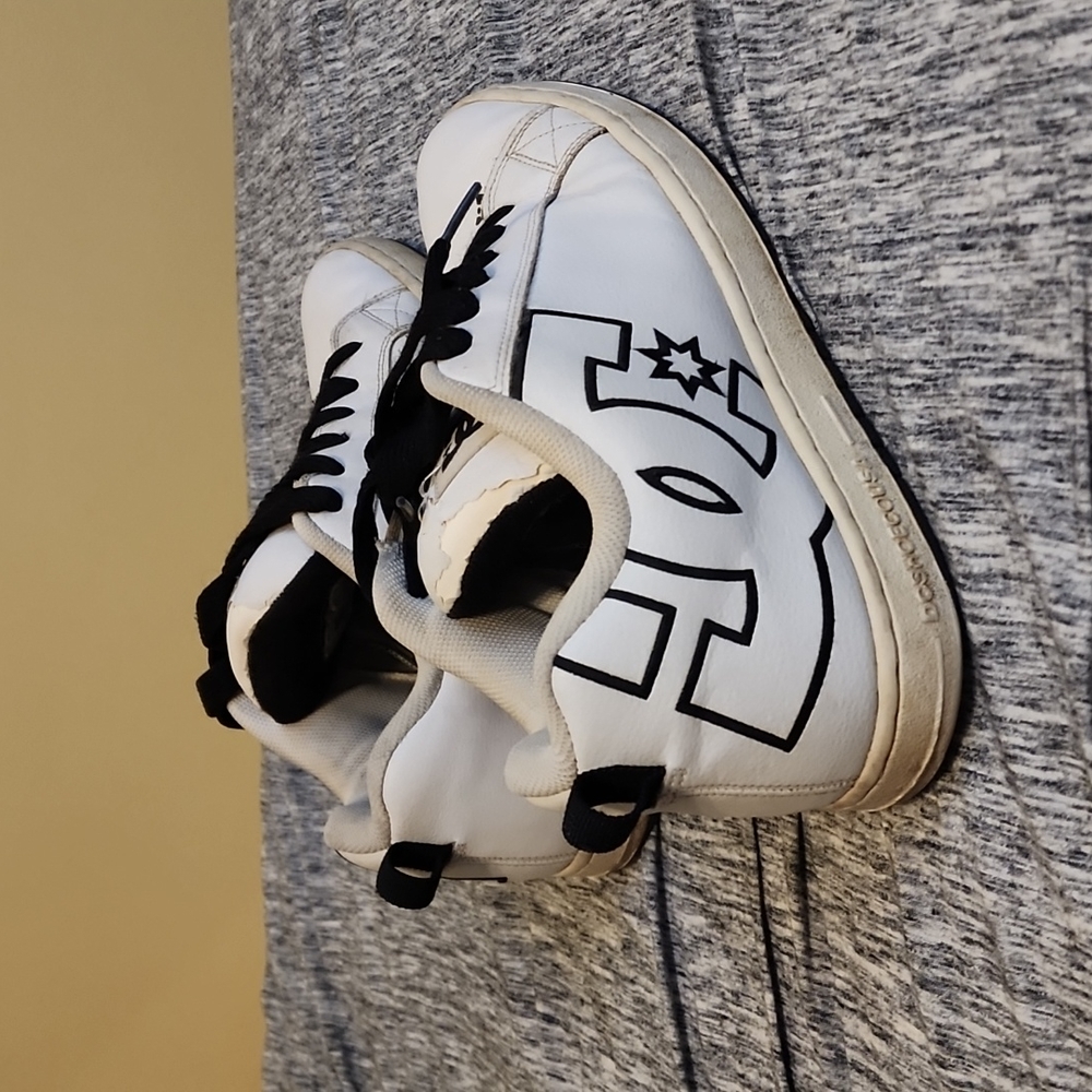 DC skate shoes 13 fair condition